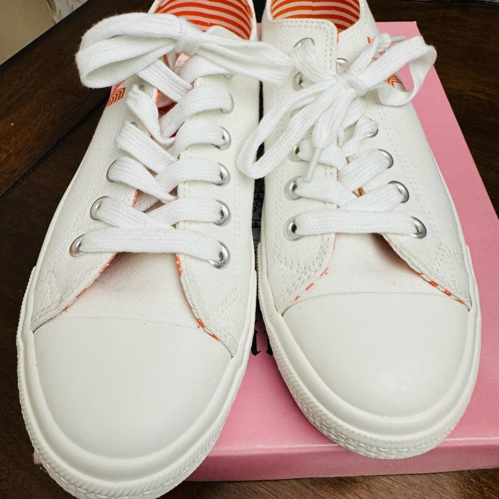 Just Like You Like It Women’s size 8 Men’s Sz 6 White and Orange Unisex Sneakers - Picture 2 of 6